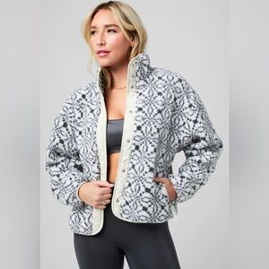 Fabletics Tahoe Teddy Sherpa Patterned Jacket in  Black & White Geo Fairisle XL